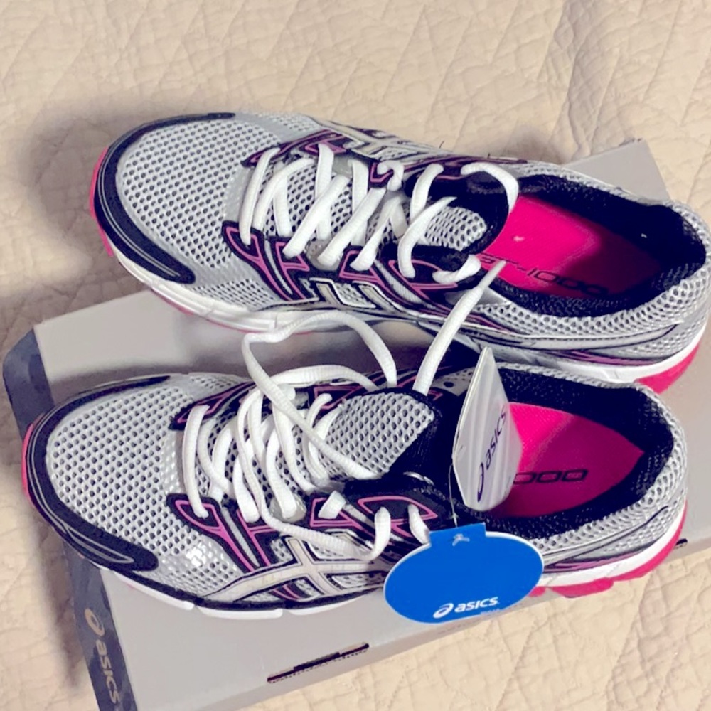 New in box Asics GT 1000, white/gray/black and pink
